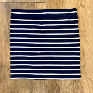 Forever 21 - Short Skirt in Medium